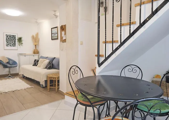 Cvita's Charming Place شقة